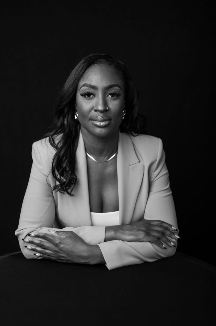 Case Study: Elevating the Women’s Empowerment Summit with Bespoke Black & White Portraits